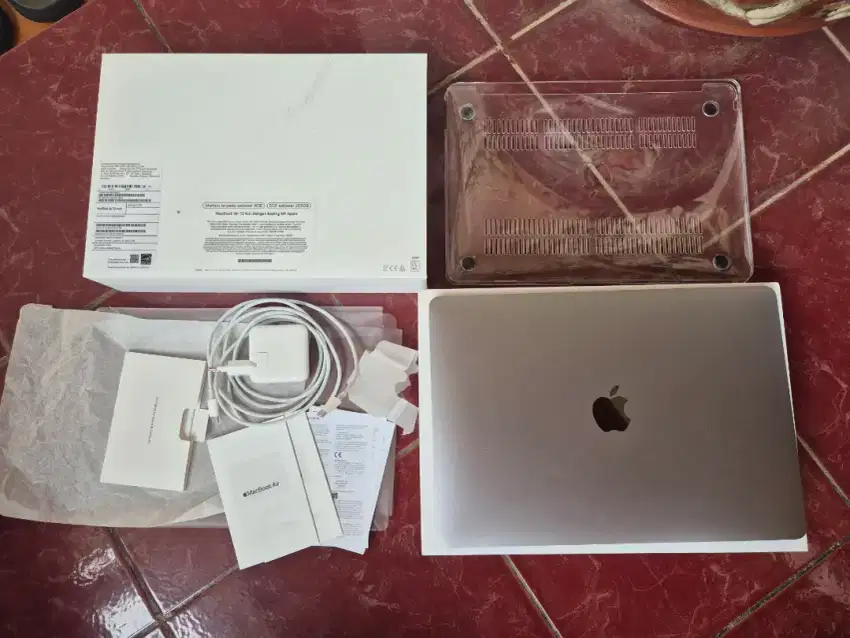 Macbook Air M1 8/256GB Resmi iBox Bonus Case