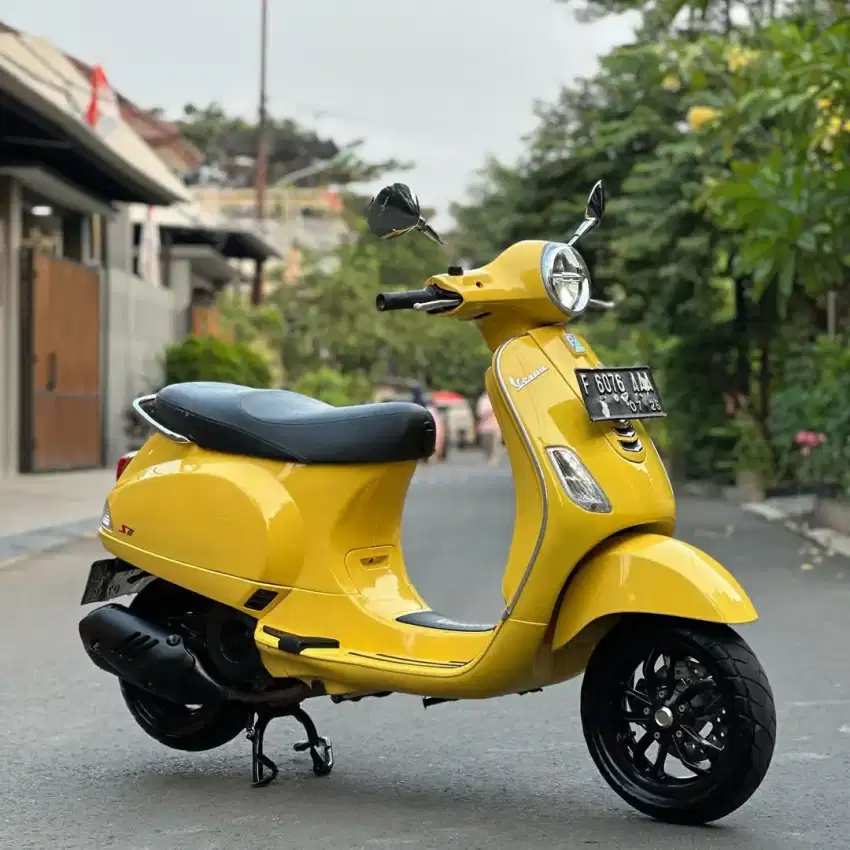 Vespa LX IGET LED 125 tahun 2021 warna Kuning