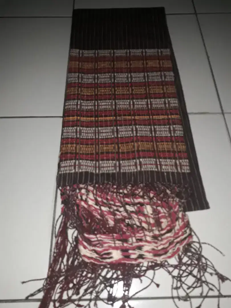 Kain ulos simpanan lama di jual