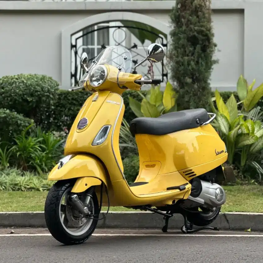 Vespa LX 150 3vie 2013 warna Kuning (FAVORITE)