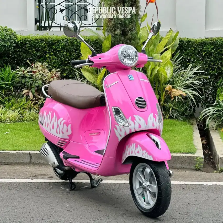 Vespa LX 150 2V Tahun 2012 Warna Pink