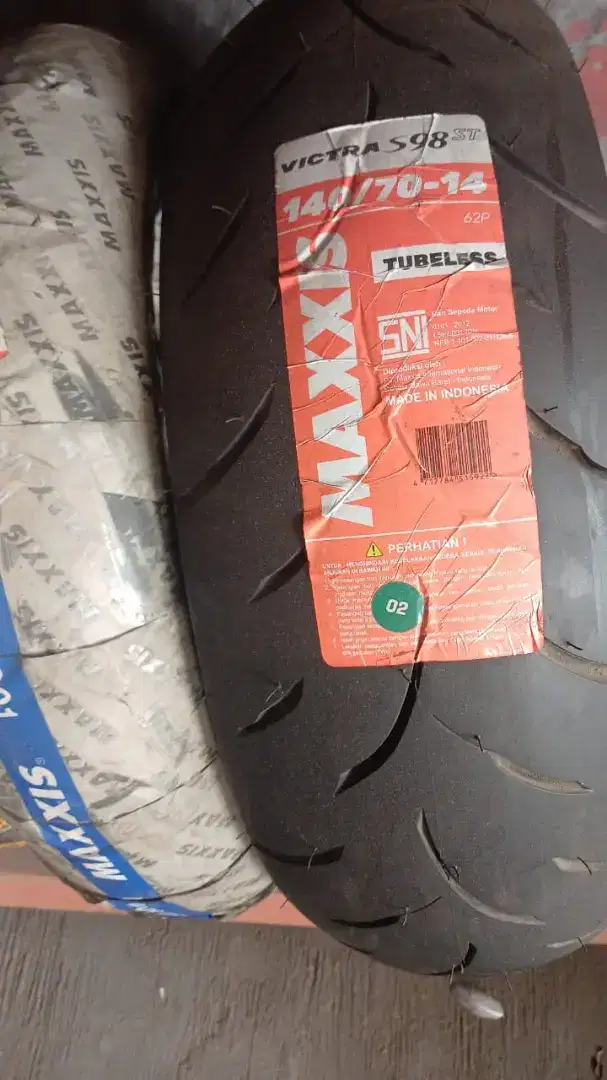 Ban motor maxxis victra 140/70 ring 14