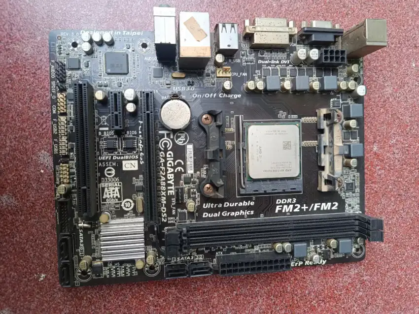 Motherboard GIGABYTE GA-F2A88XM  dan Processor AMD A6-7400