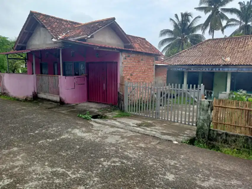 Dijual rumah 2 bangunan