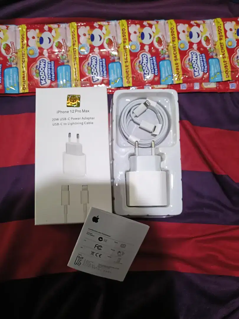 JUAL charger hp iPhone 20W satu set (baru) bagus