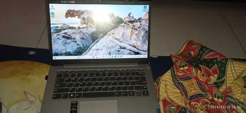 Laptop lenovo baru pake 3 bulan