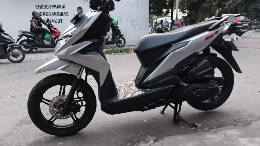Honda Beat Street Silver 2019