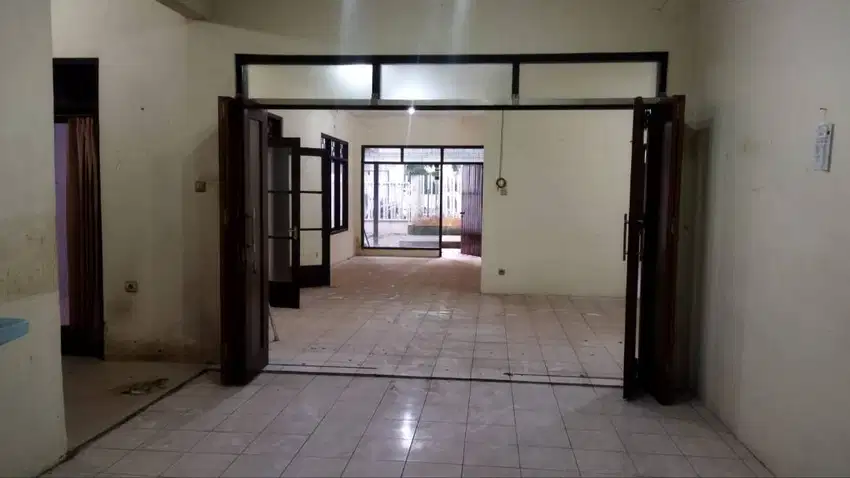 Dijual Cepat Rumah Lama di Dempo, Kebayoran Baru, Jakarta Selatan