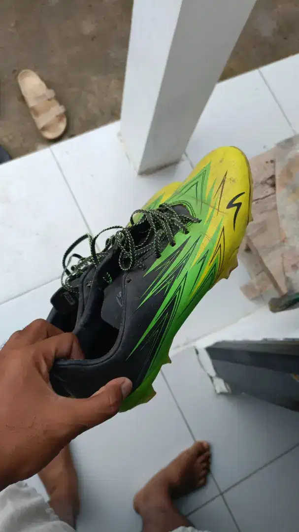 Sepatu bola light speed hijau