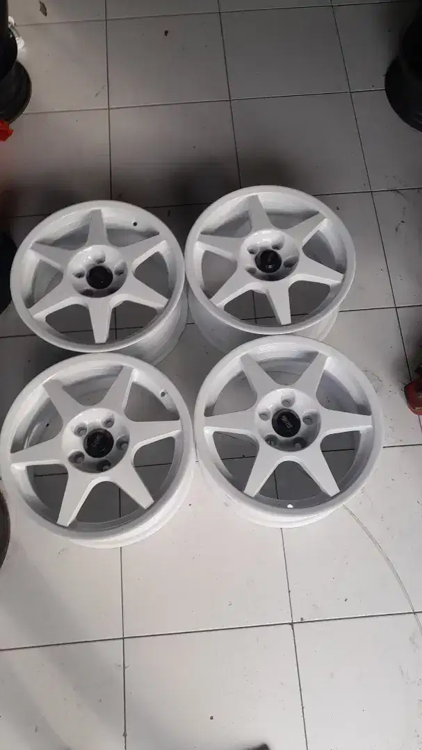 Velg Orginal Oz revolut R16 pcd 5*114.3 lebar 7 et41 ..4pcs