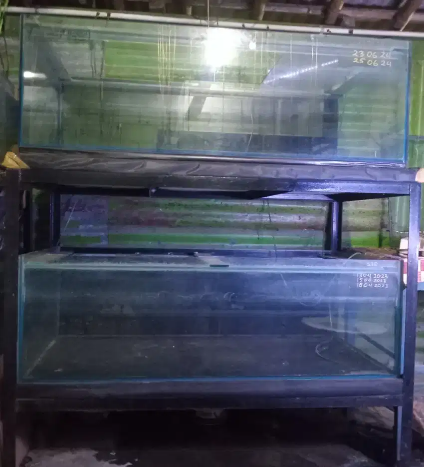 1 set, 2 Aquarium besar & Rak besi siku 4 cm