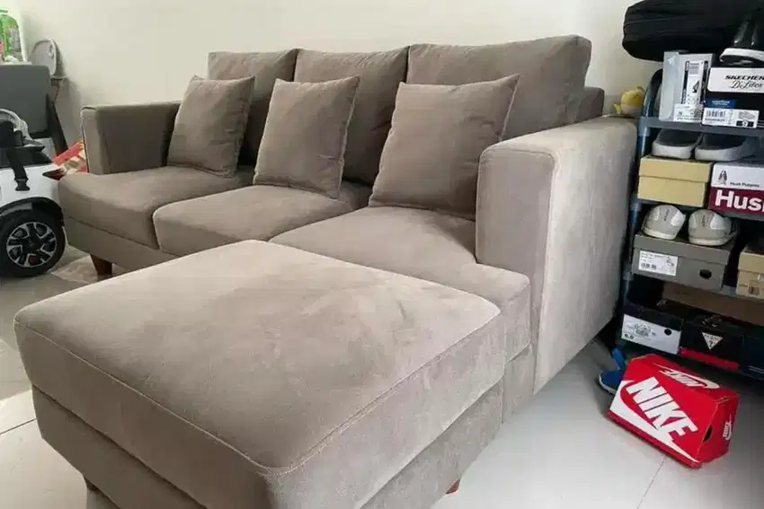 Sofa three seater plus puff