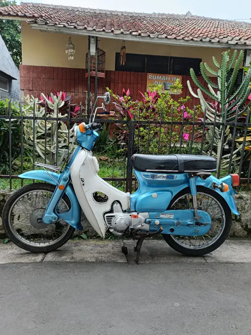 Honda c70 mk1 biru