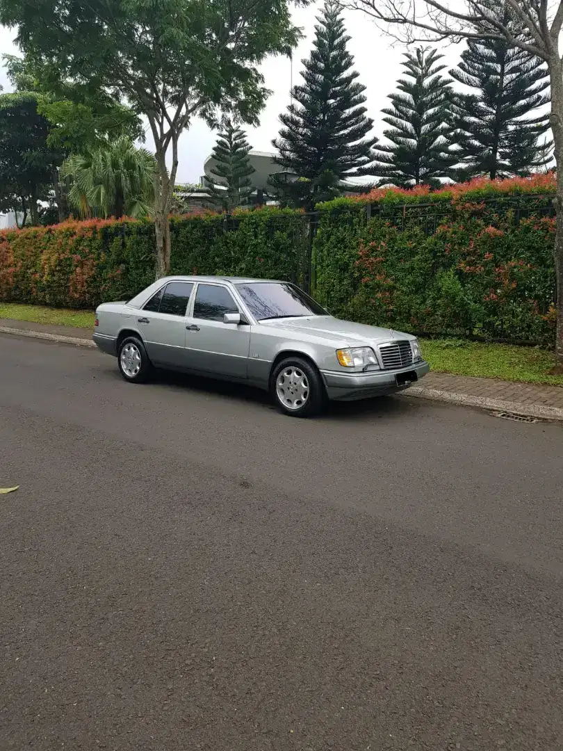 Mercedes E Class W124 Boxer E320 AT