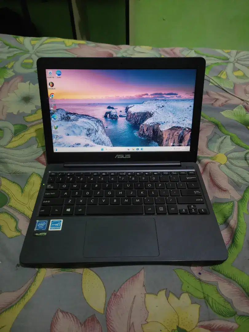 JUAL LAPTOP ASUS SUPER SLIM 12 INCH BATERAI TAHAN 4 JAM