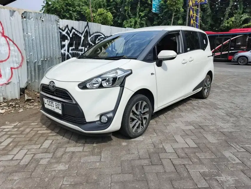 DIJUAL TOYOTA SIENTA 1.5 V M/T 2017 KM RENDAH ISTIMEWA MEWAH