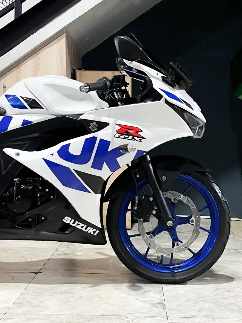 Teristimewa Suzuki GSXR150 2020 white race