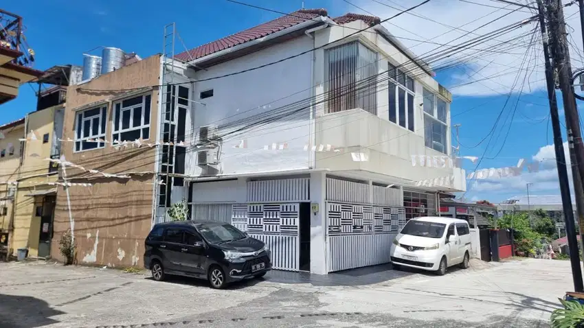 Rumah Mewah  Lokasi Strategis - Alzen Residence