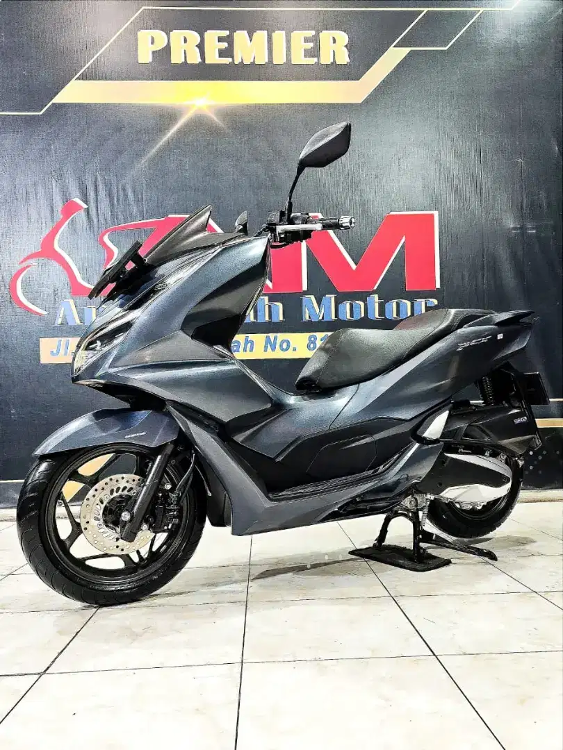 Honda PCX CBS 2022 km 6rb siap pakai. Anugerah Motor rungkut tengah 81