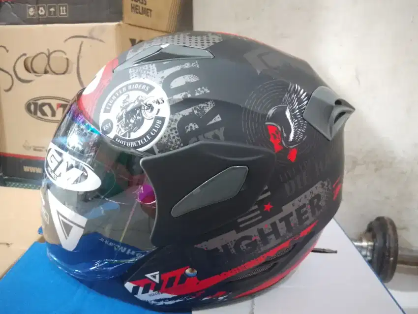 Helm GM fighter motif baru 2025