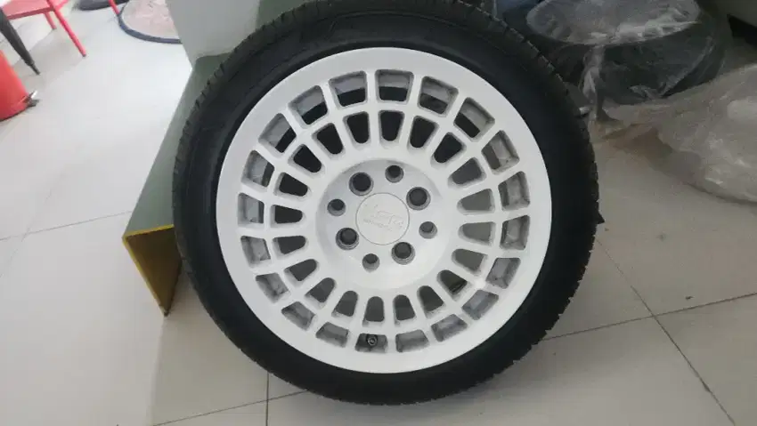 Velg plus ban R14 untuk wuling AirEV bekas tapi baru pake banget