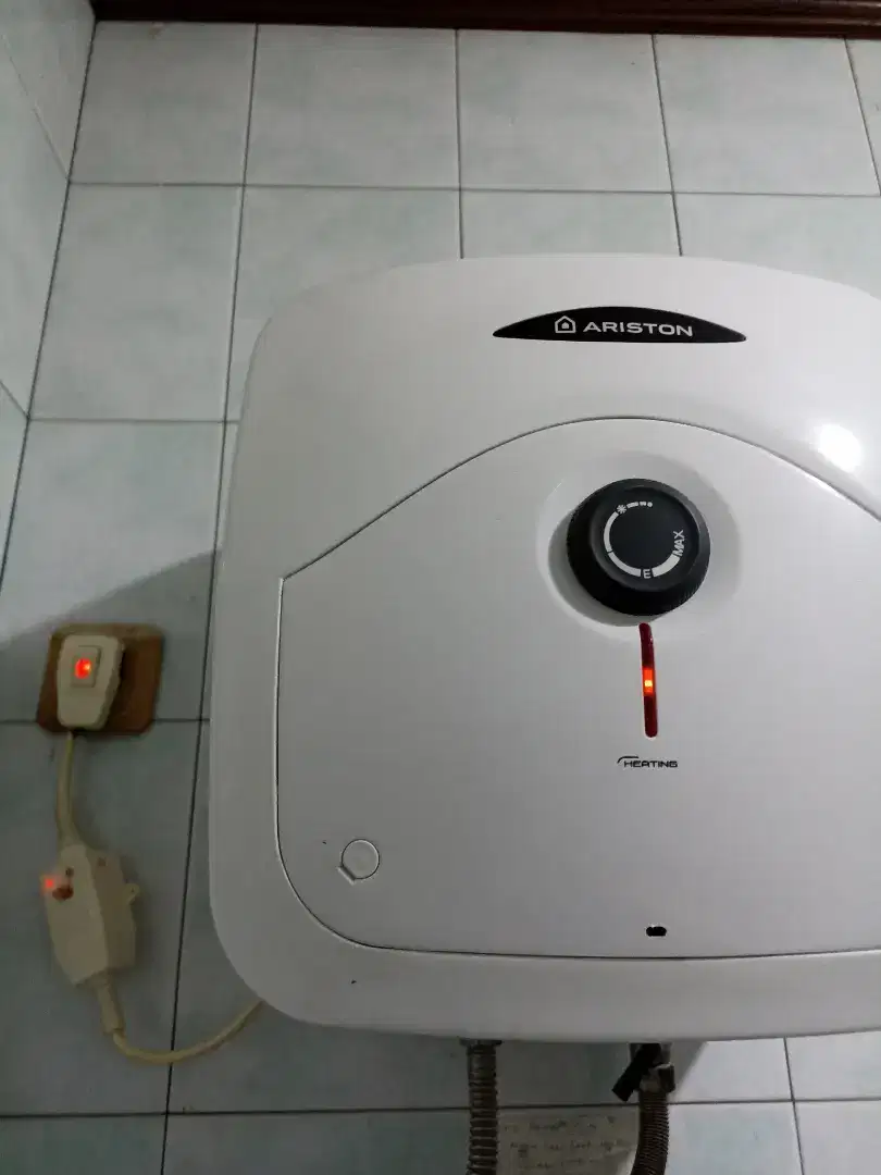 Pemanas air Ariston 15 Ltr