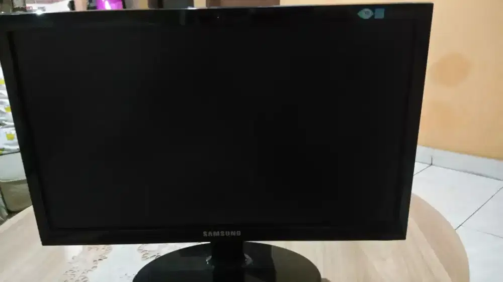 Dijual monitor Dell 17 dan samsung 16 mulus