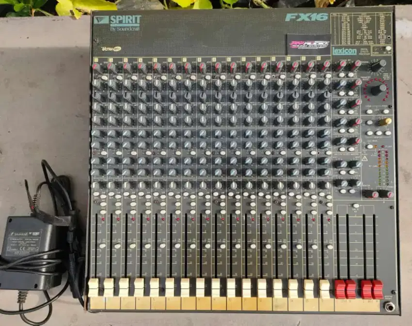 Mixer soundcraft spirit fx16;ultramic