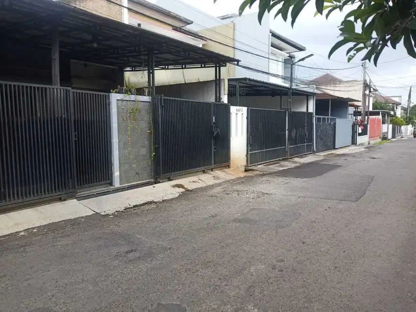 Dijual Rumah Siap Huni, Tengah Kota, Strategis, Aman dan Nyaman