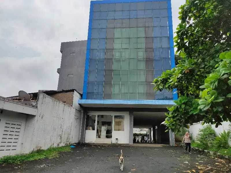 Dijual Melalui Lelang Gedung 5 Lantai