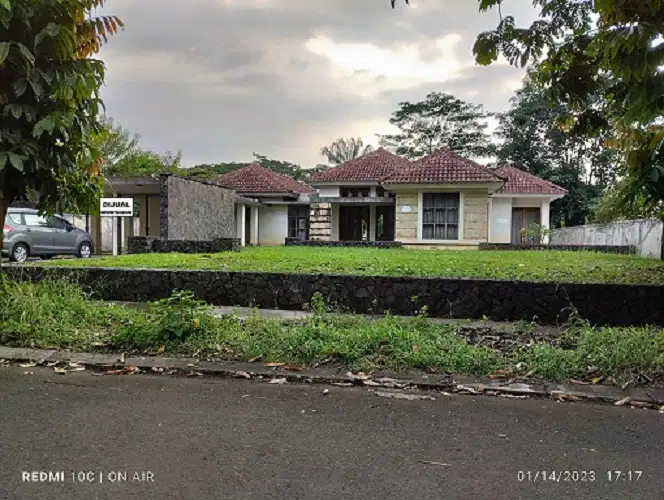 Miliki rumah dengan halaman yang luas  Telaga Kahuripan,Parung Bogor