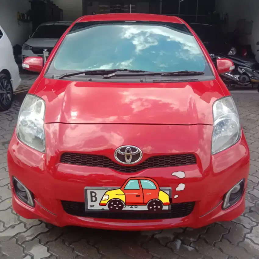 Dijual Toyota Yaris S limited AT 2013 warna merah