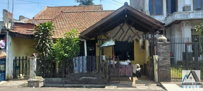 Rumah Tua, Jalan Kayu Agung Turangga Buah Batu, Row Jalan Lebar