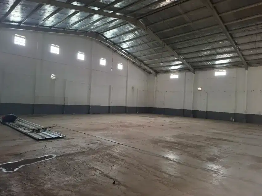 Dikontrakkan gudang 550m2 Jln Caringin