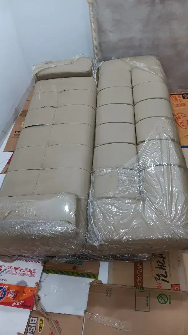 Dijual sofa bed extra medium size,kondisi ad sobek sedikit ada difoto.