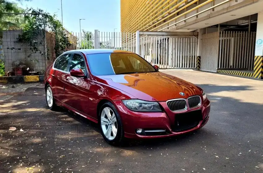 BMW 320i E90 LCI Executive 2012