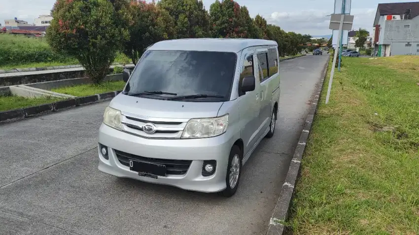 Jual Daihatsu Luxio AT matic