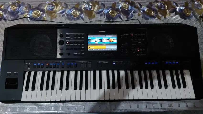 YAMAHA PSR SX900