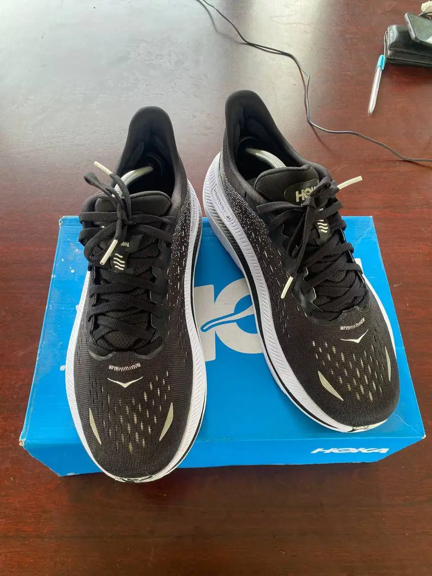 SEPATU HOKA ONE ONE KAWANA BLACK WHITE MEN'S RUNING