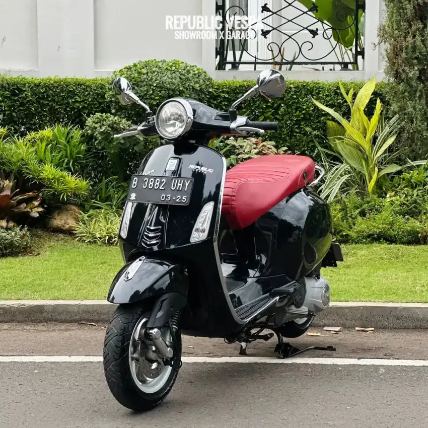 Vespa PRIMAVERA 150 3V tahun 2014 warna hitam