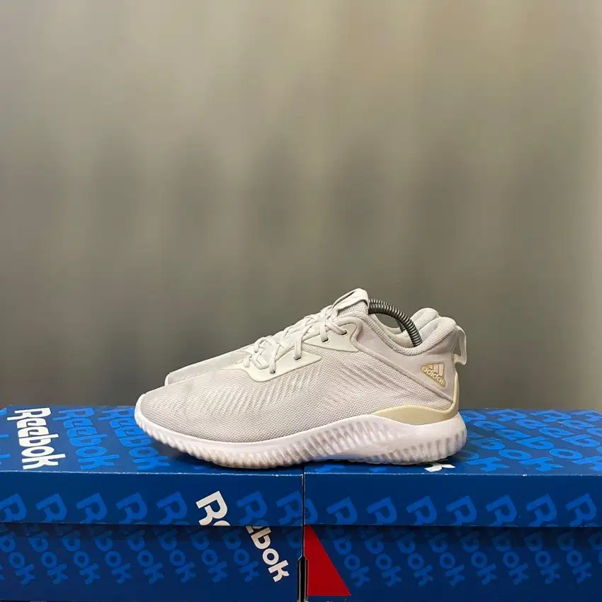 40 - Sepatu Adidas Alphabounce Full White Putih Bekas Second