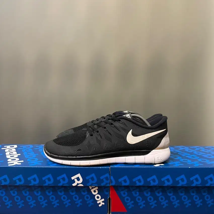 45 - Sepatu Lari Running Gym Nike Free 5.0 Black White Bekas Second