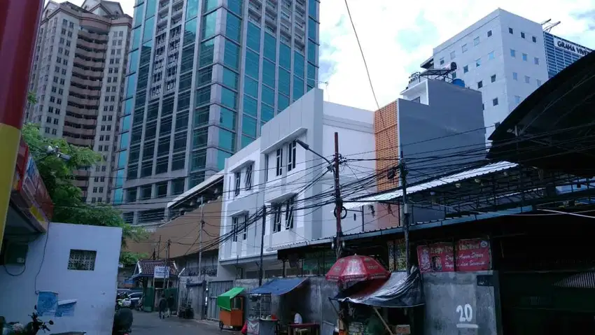 Bangunan di area Komersil 15 lantai utk Investasi Gedung Kantor & Kost