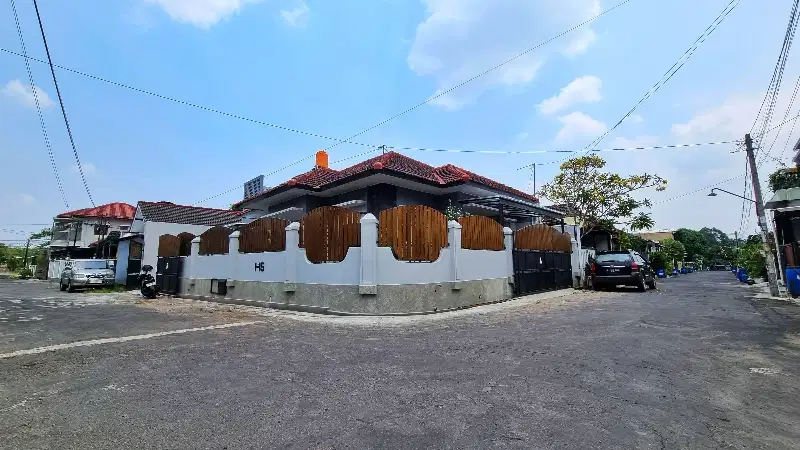 DIJUAL RUMAH STRATEGIS POSISI HOOK PERUMAHAN ELIT, SLEMAN YOGYAKARTA