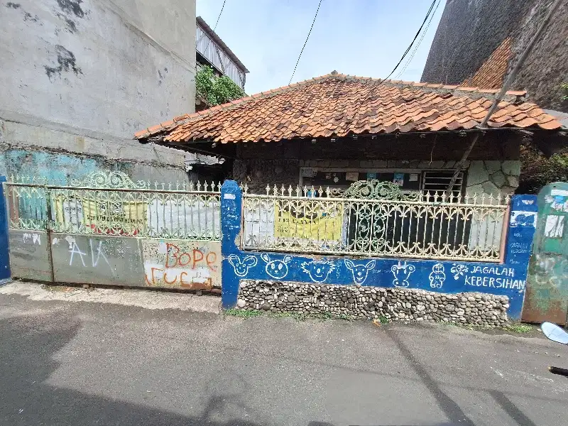 Rumah Tua Rumah Rusak Cocok Untuk Kost Jakpus