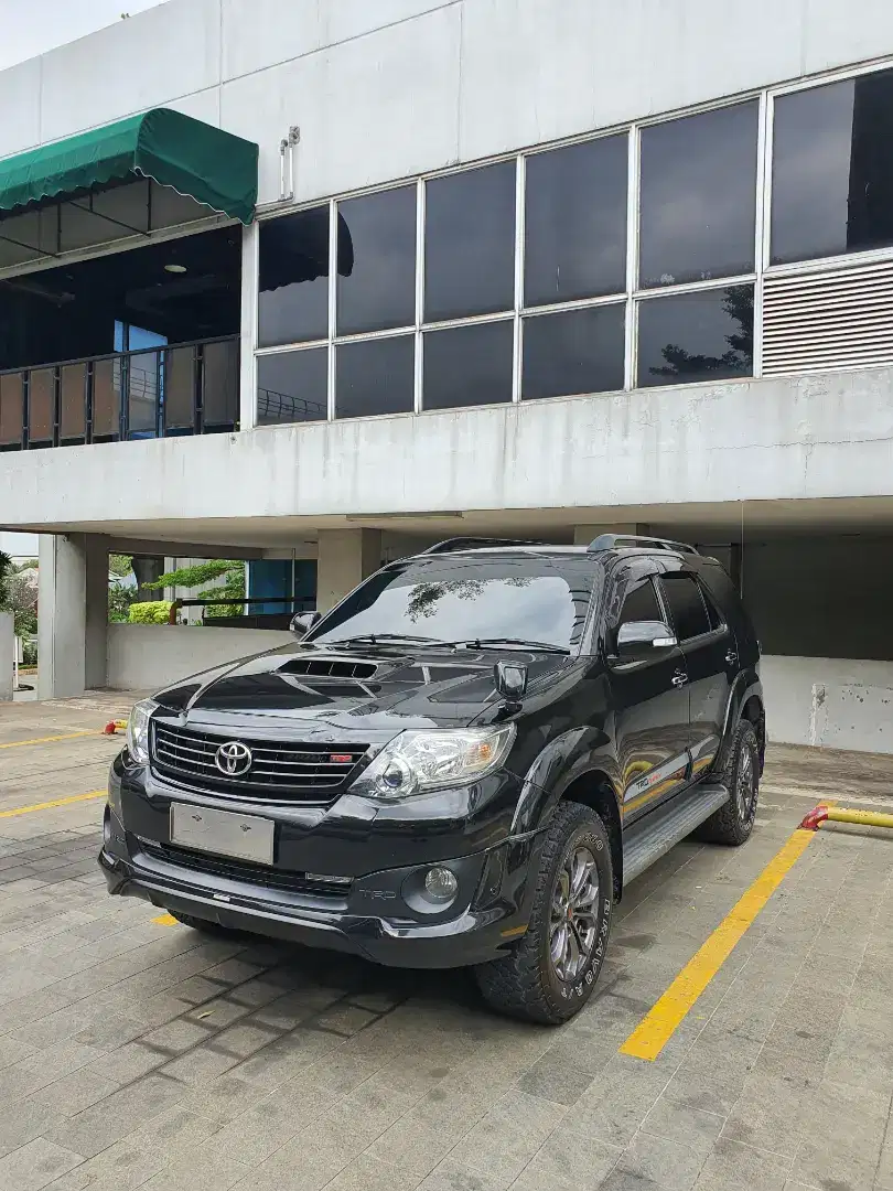 Toyota Fortuner VNT TRD Hitam 2014 Tangan Pertama