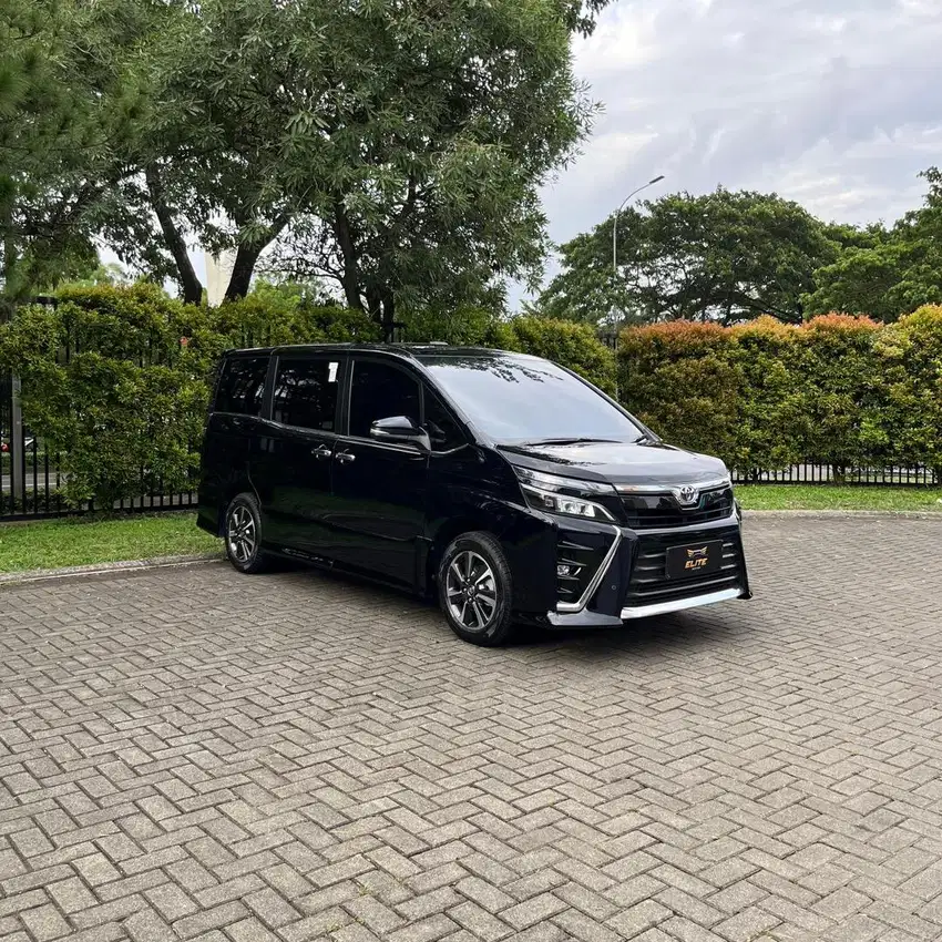 Toyota Voxy 2.0 AT 2021