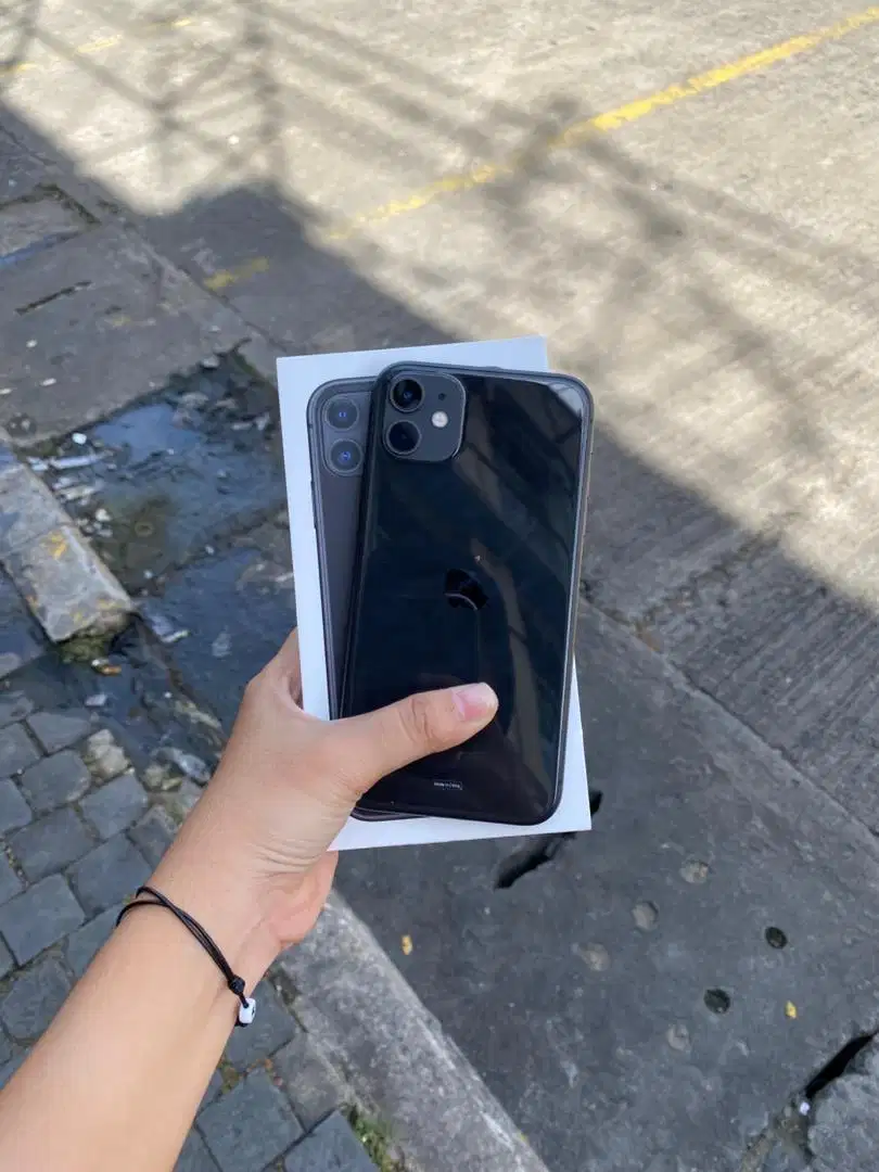 Second iphone 11 64gb garansi resmi ibox !!!