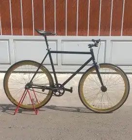 Sepeda Fixie Black Gold Doltrap