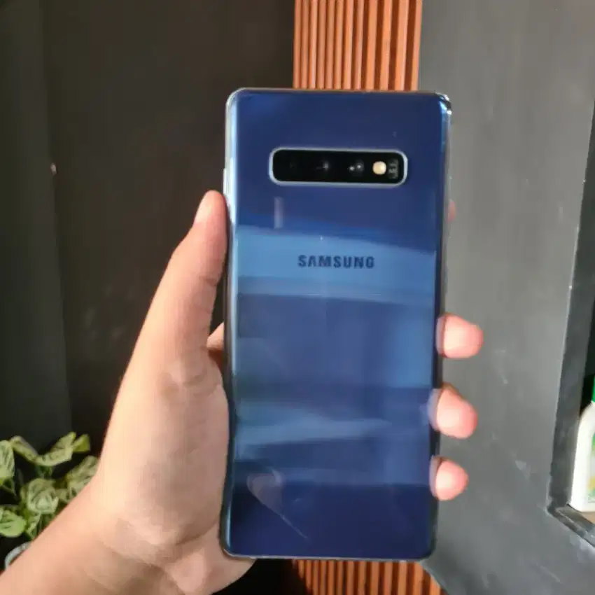 Samsung Galaxy S10+  8/128 Fullset SEIN